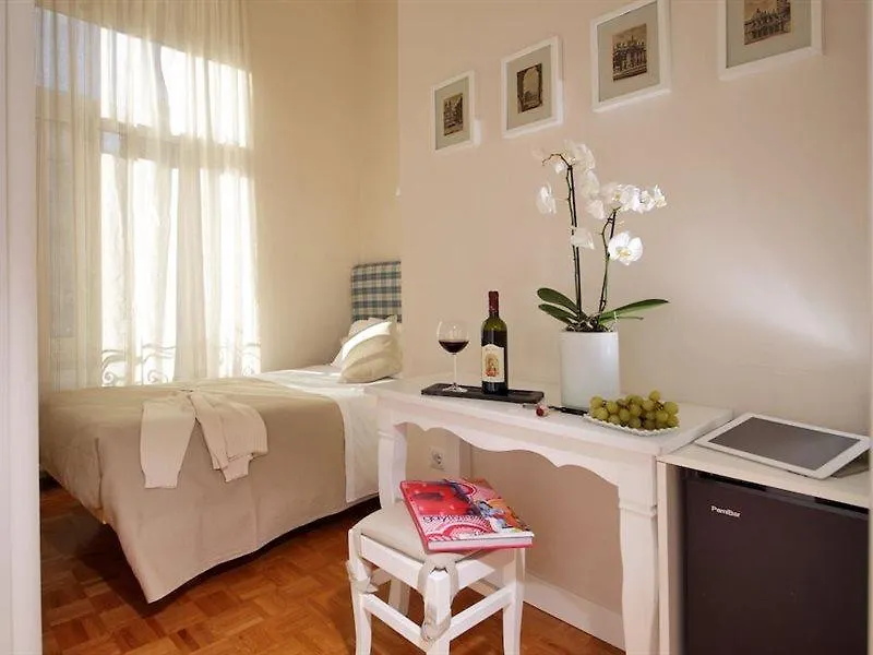 Residenza I Rioni Guesthouse Ρώμη Πανσιόν